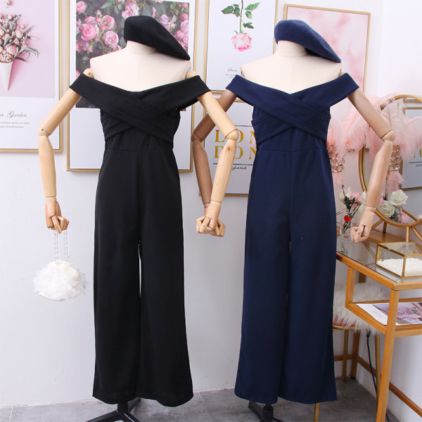 Model nou de salopeta dama cu decolteu barca in mai multe culori