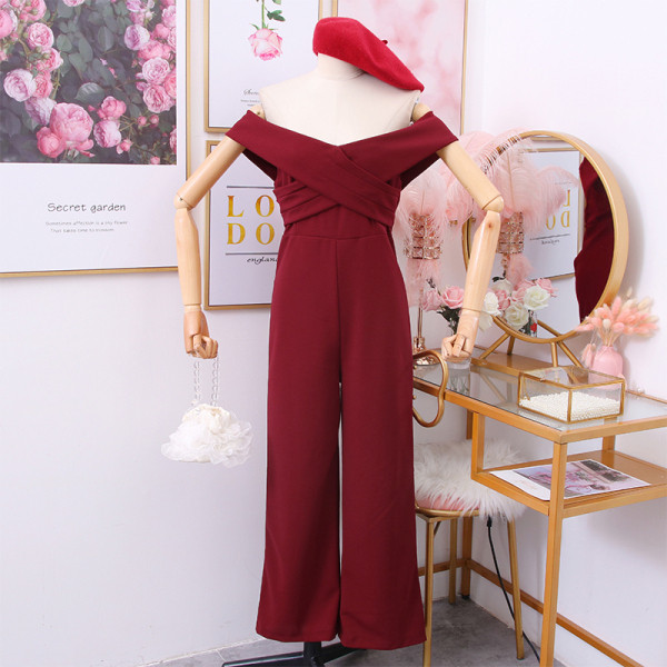 Model nou de salopeta dama cu decolteu barca in mai multe culori