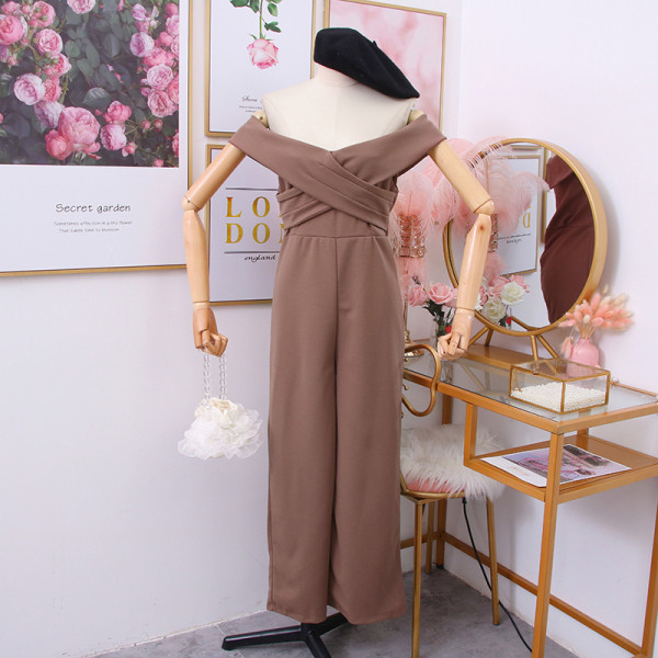 Model nou de salopeta dama cu decolteu barca in mai multe culori