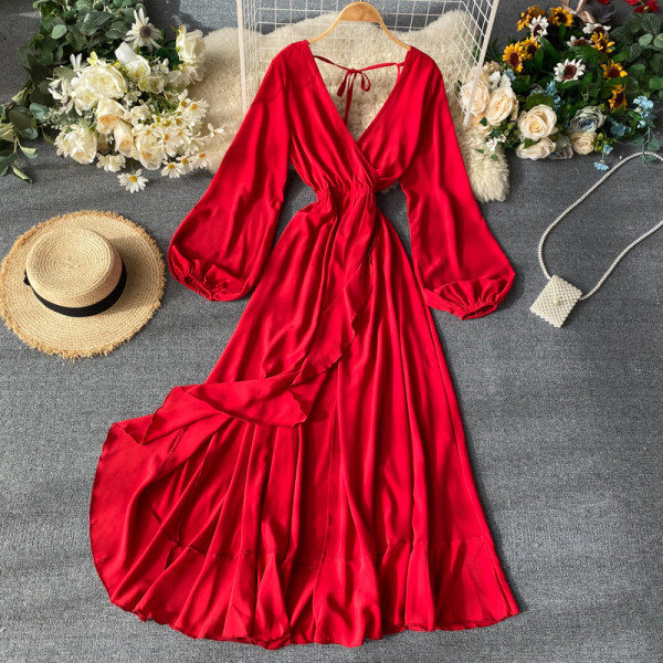 Női hosszú ruha spitz nyakkivágással, piros színben