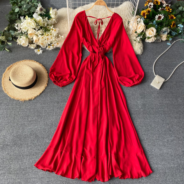 Női hosszú ruha spitz nyakkivágással, piros színben