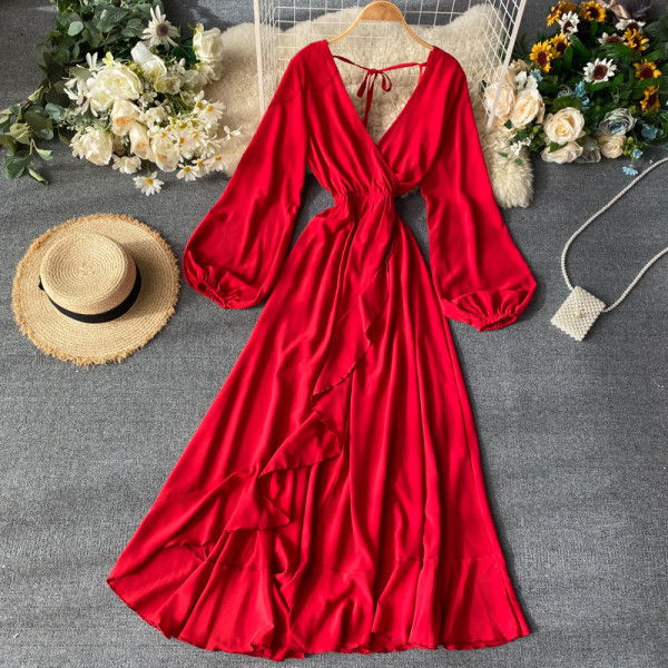 Női hosszú ruha spitz nyakkivágással, piros színben