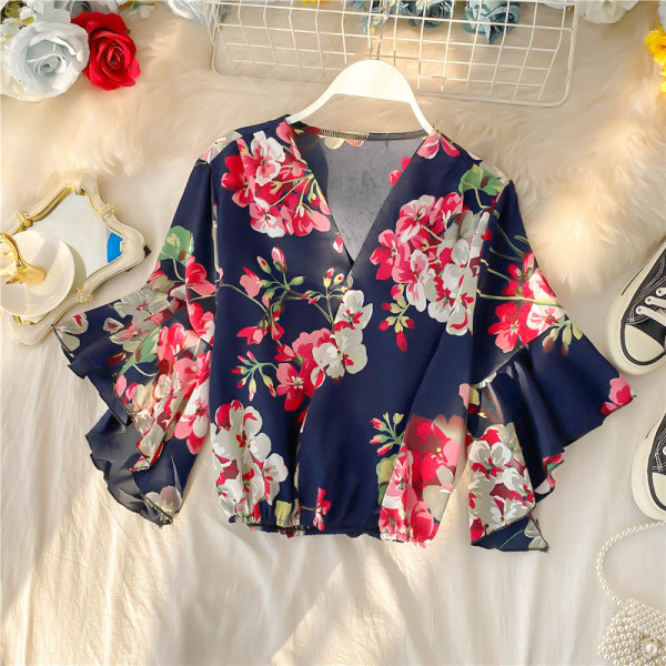 Modern női blúz rövid, széles ujjú virágmintával