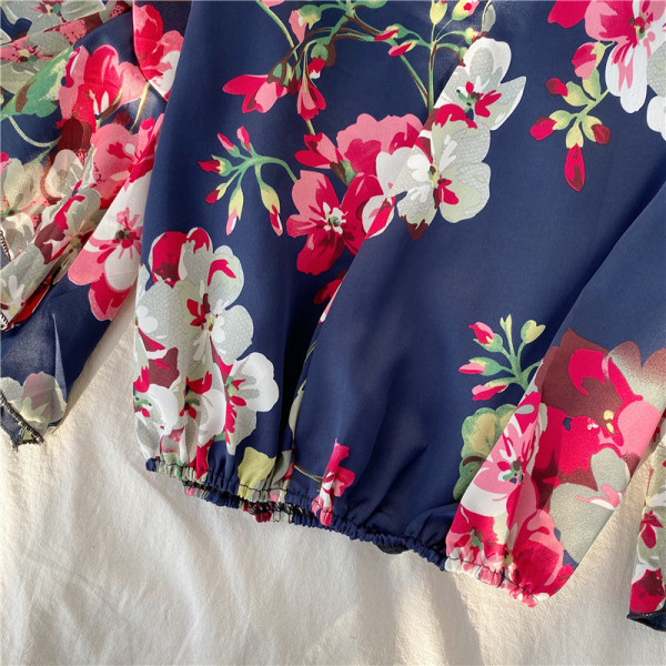 Modern női blúz rövid, széles ujjú virágmintával