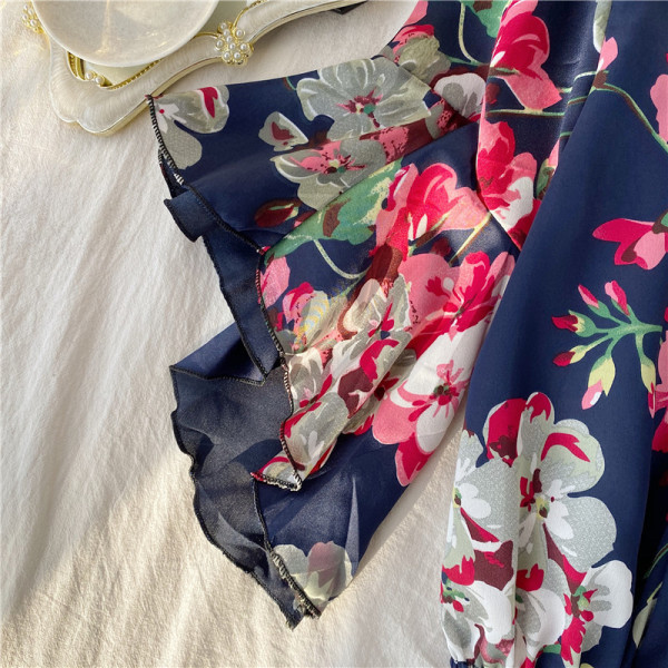 Modern női blúz rövid, széles ujjú virágmintával