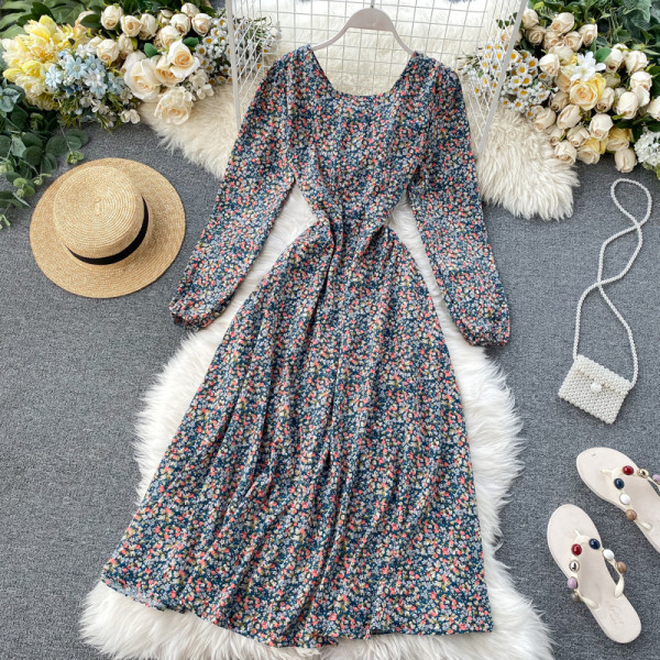 Virágmintás női hosszú ruha gombokkal és övvel zöld, kék és barna színben