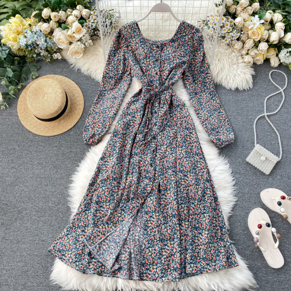 Virágmintás női hosszú ruha gombokkal és övvel zöld, kék és barna színben