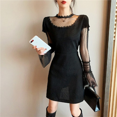 Rövid ruha vékony kötésből és tüll ujjú fekete színben