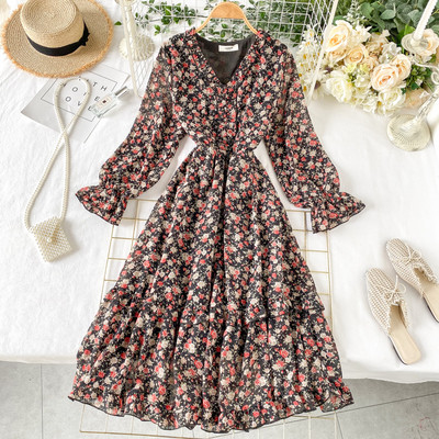 Rochie de dama cu model floral si decolteu in V in alb, albastru, portocaliu, galben si albastru