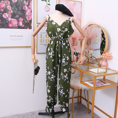 Új modell női overall vékony pántokkal, virágos motívumokkal