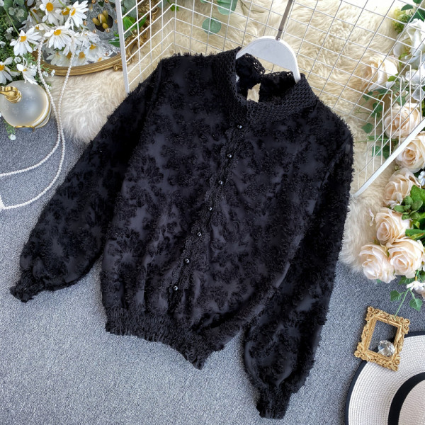 Modern női ing csipkegallérral, bézs és fekete rojtokkal