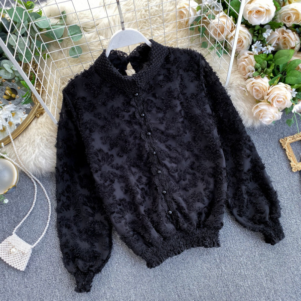 Modern női ing csipkegallérral, bézs és fekete rojtokkal