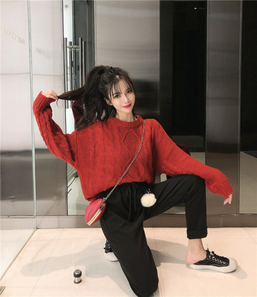 Γυναικεί ζεστό πουλόβερ με ωοειδές λαιμόκοψη σε μπλε, μπεζ και κόκκινο χρώμα