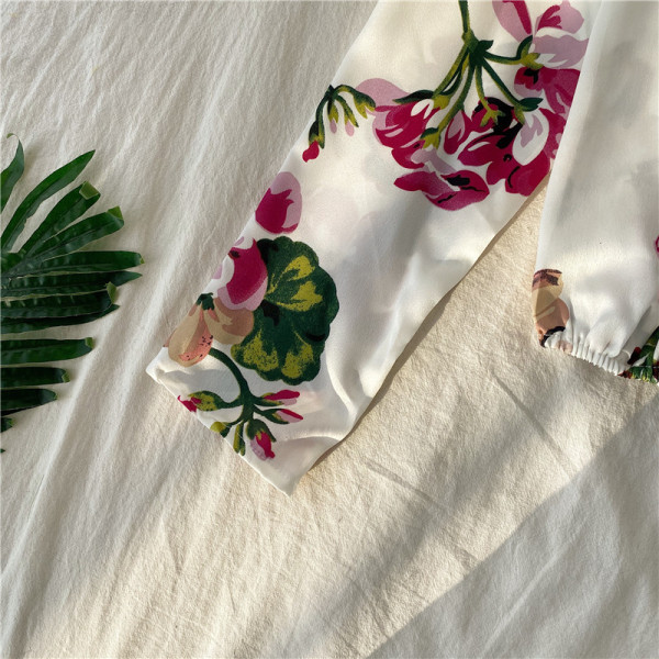 Modern női ing virágmintás, spitz nyakkivágással piros és fehér színben