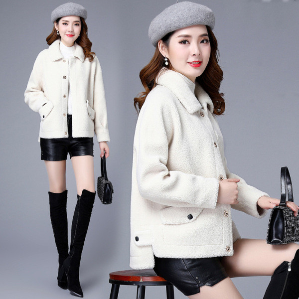 Aszimmetrikus női téli pehelykabát, fehér, bézs és barna zsebekkel