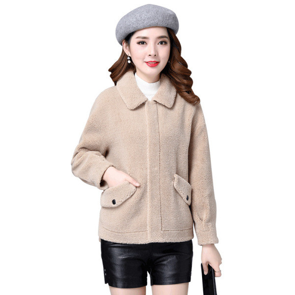 Aszimmetrikus női téli pehelykabát, fehér, bézs és barna zsebekkel