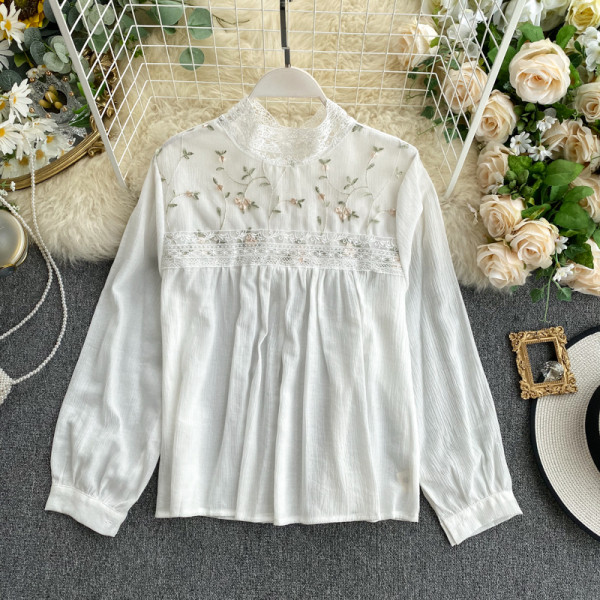 Modern női rózsa hímzéssel és csipkegallérral rózsaszín, fehér, fekete és bézs színben