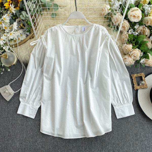 Női ing kerek nyakkivágással, megkötős fehér és fekete színben