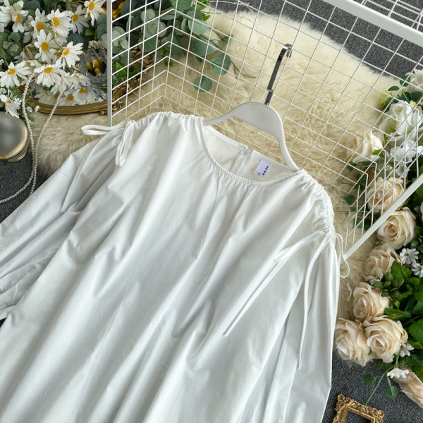 Női ing kerek nyakkivágással, megkötős fehér és fekete színben