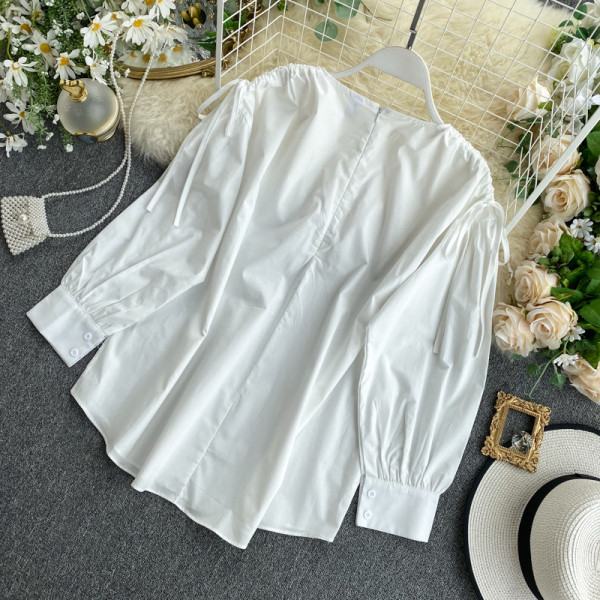 Női ing kerek nyakkivágással, megkötős fehér és fekete színben