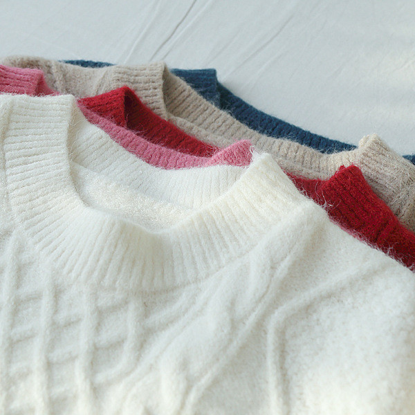 Női téli pulóver kerek nyakkivágással - hosszú modell rózsaszín, bézs, piros, fehér és kék színben