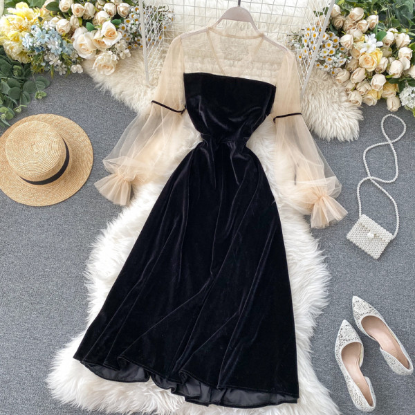 Női bársonyruha széles ujjú fekete színben