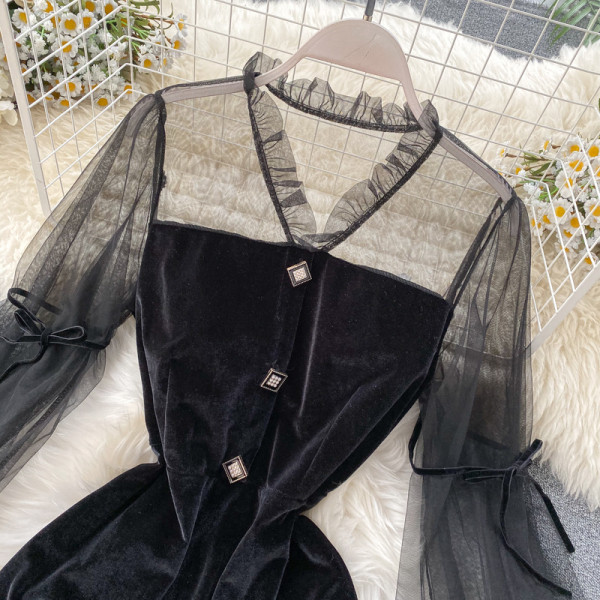 Női bársonyruha széles ujjú fekete színben