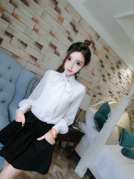 Camasa de dama eleganta din sifon cu panglica pe decolteu in culoarea alba