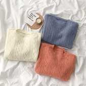 Γυναικείο πουλόβερ σε λευκό, μπλε και πορτοκαλί χρώμα με στρογγυλή λαιμόκοψη