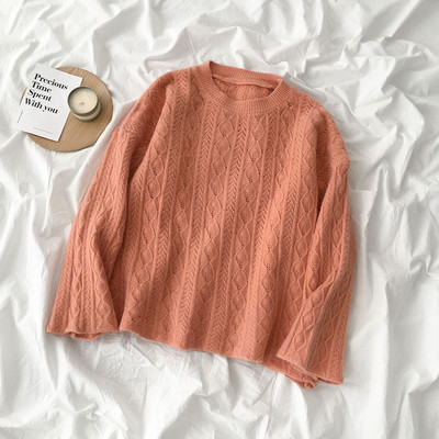 Γυναικείο πουλόβερ σε λευκό, μπλε και πορτοκαλί χρώμα με στρογγυλή λαιμόκοψη