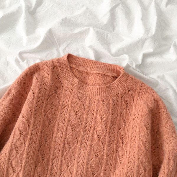 Γυναικείο πουλόβερ σε λευκό, μπλε και πορτοκαλί χρώμα με στρογγυλή λαιμόκοψη