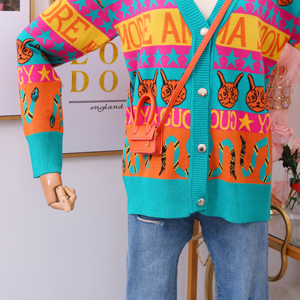 Új modell női kardigán spitz nyakkivágással és gombokkal