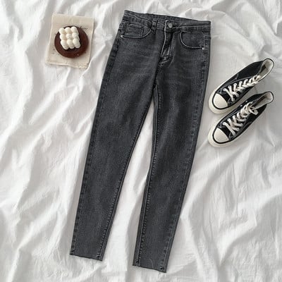 Női retro stílusú farmer fekete színben, magas derékkal és gombokkal