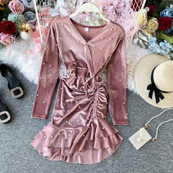 Stílusos női ruha gyöngyökkel és spitz bársony nyakkivágással, öt színben