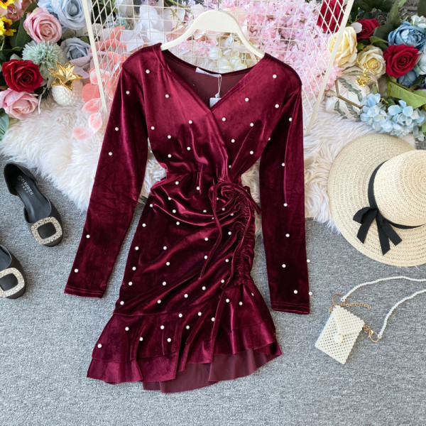 Stílusos női ruha gyöngyökkel és spitz bársony nyakkivágással, öt színben