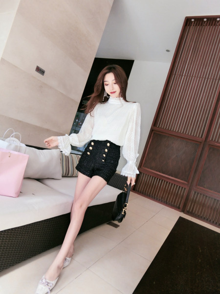 Női széles sifon blúz pólógallérral és ujjkötőkkel