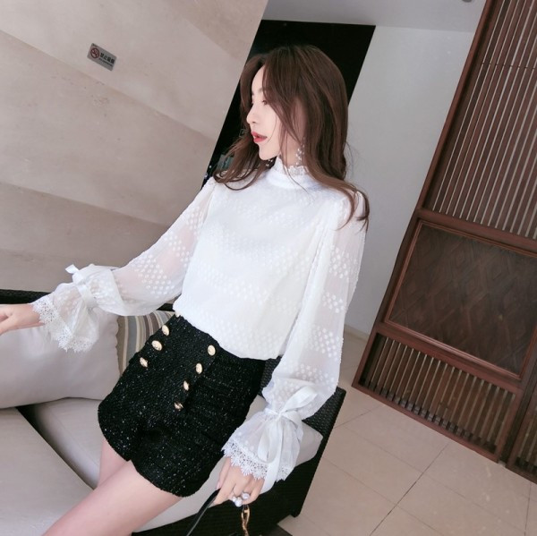 Női széles sifon blúz pólógallérral és ujjkötőkkel