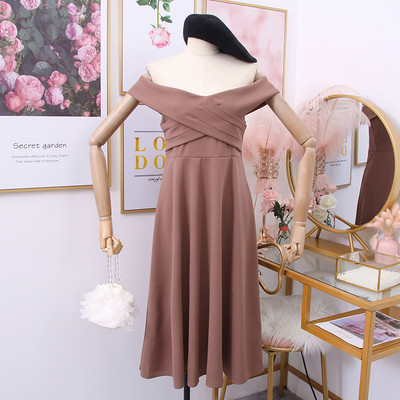 Aktuális női ruha csónakos nyakkivágással - szabású modell több színben