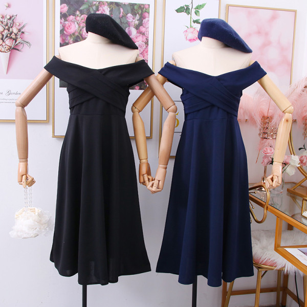 Aktuális női ruha csónakos nyakkivágással - szabású modell több színben