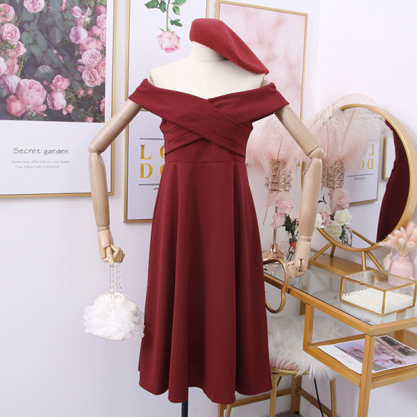 Aktuális női ruha csónakos nyakkivágással - szabású modell több színben