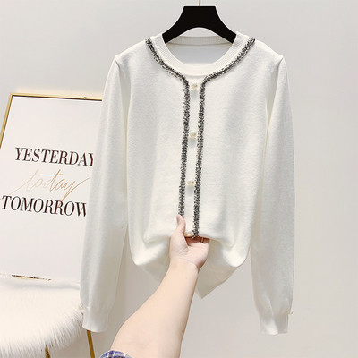 Modern női pulóver kerek nyakkivágással, fekete-fehér gyöngyökkel