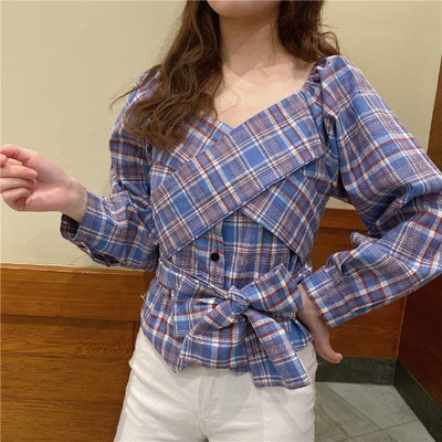 Rövid, aszimmetrikus kockás ing, derekán megkötővel, bézs, fehér és kék színben