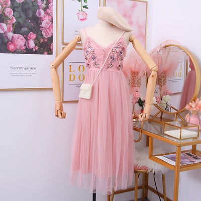 Új modell női ruha hímzéssel és tüllel - vékony pántokon szabott modell