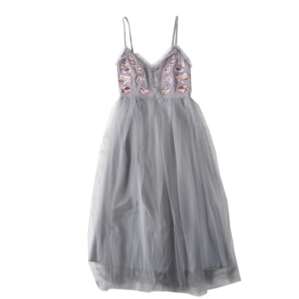 Új modell női ruha hímzéssel és tüllel - vékony pántokon szabott modell