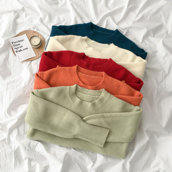 Alkalmi női pulóver öt színben, hosszú ujjal és kerek nyakkivágással