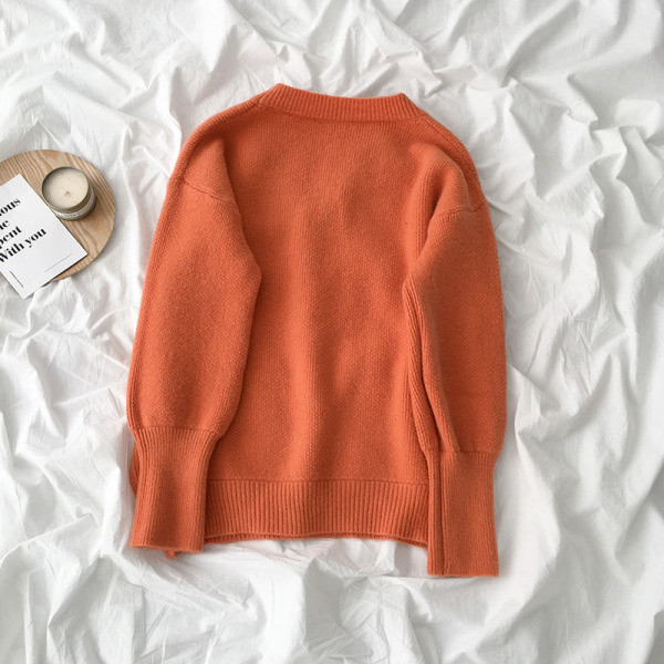 Alkalmi női pulóver öt színben, hosszú ujjal és kerek nyakkivágással