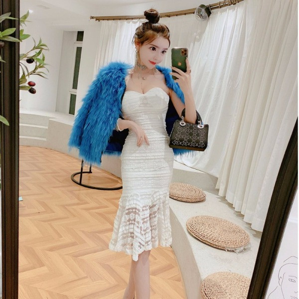 Rochie eleganta din dantela cu bucle albe de lungime medie