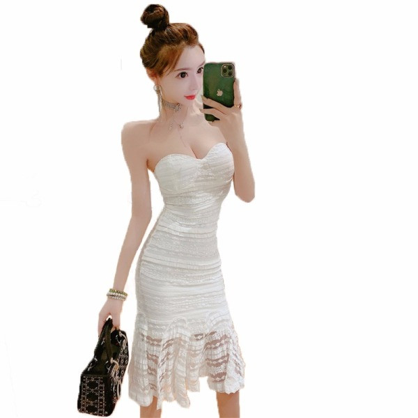 Rochie eleganta din dantela cu bucle albe de lungime medie