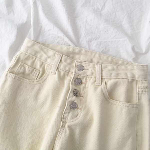 Alkalmi női farmer fekete-fehér színben, gombokkal és magas derékkal