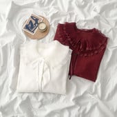 Stílusos női ing fehér és piros színben tüllel és nyakkendővel